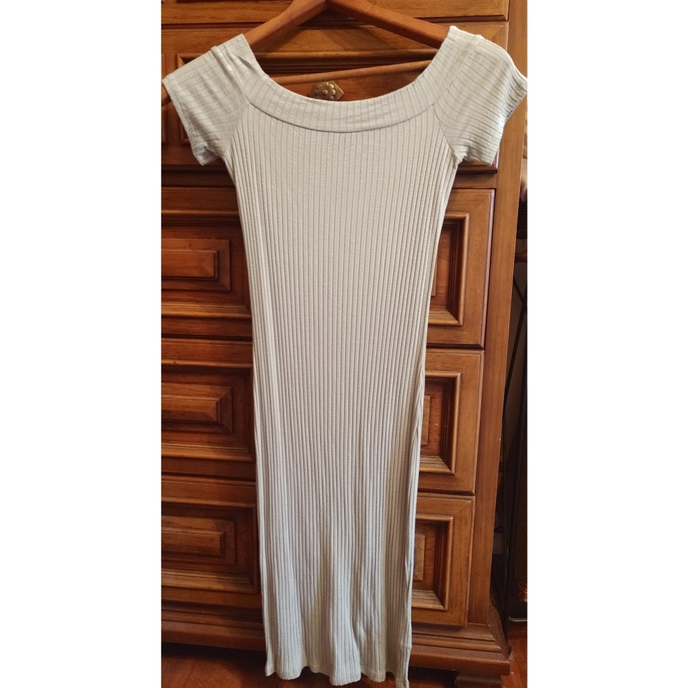 NWOT Ribbed Off-the-Shoulder Midi Dress